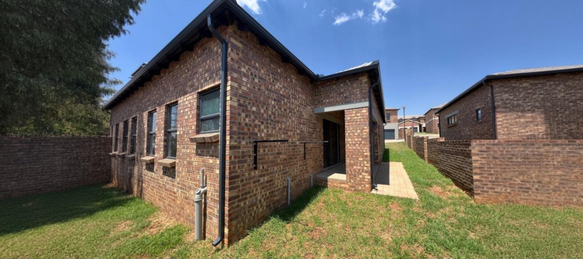 Townhouse For Sale in Die Heuwel Ext 2, Die Heuwel, Witbank