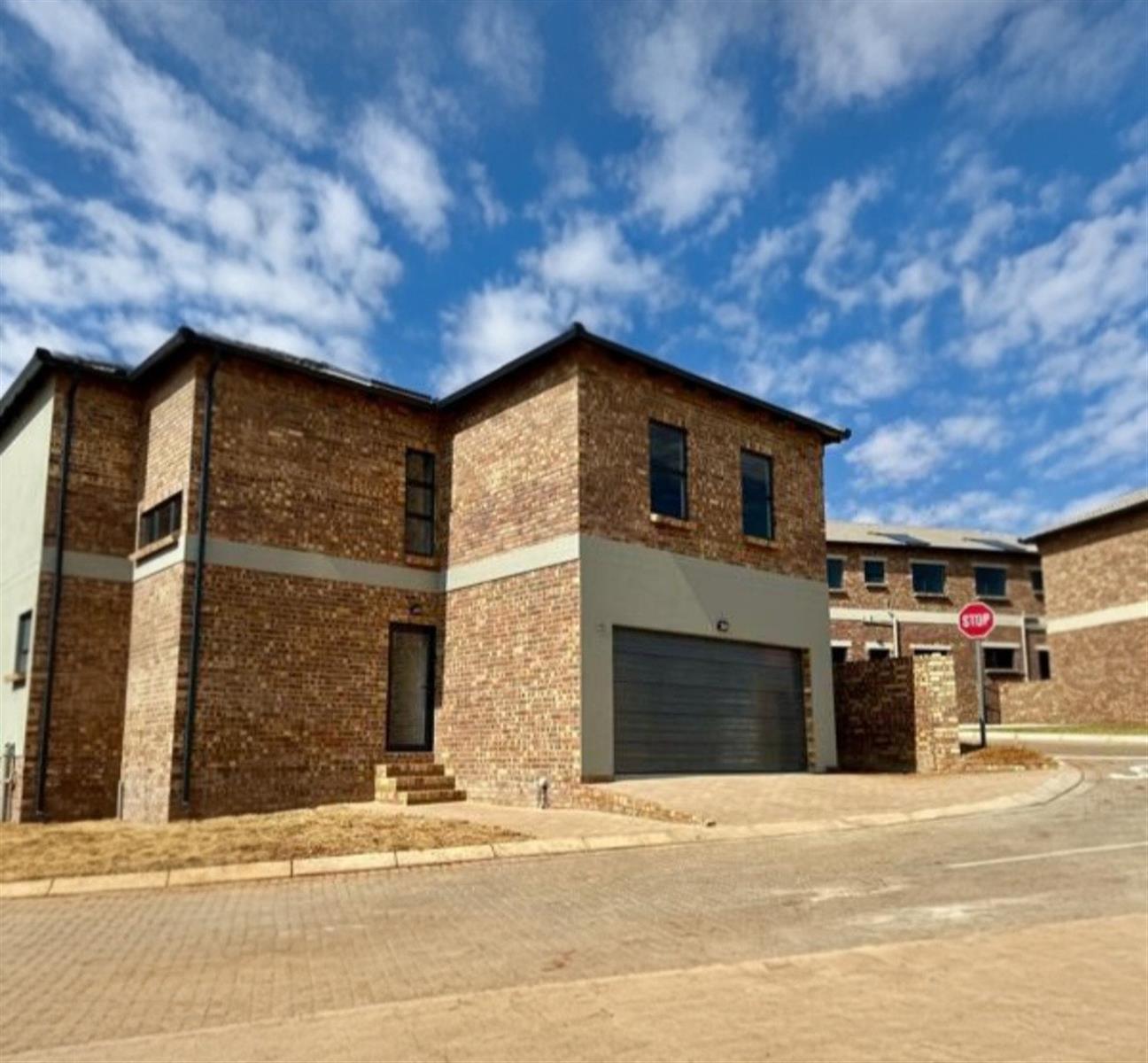 Townhouse For Sale in Die Heuwel Ext 2, Die Heuwel, Witbank
