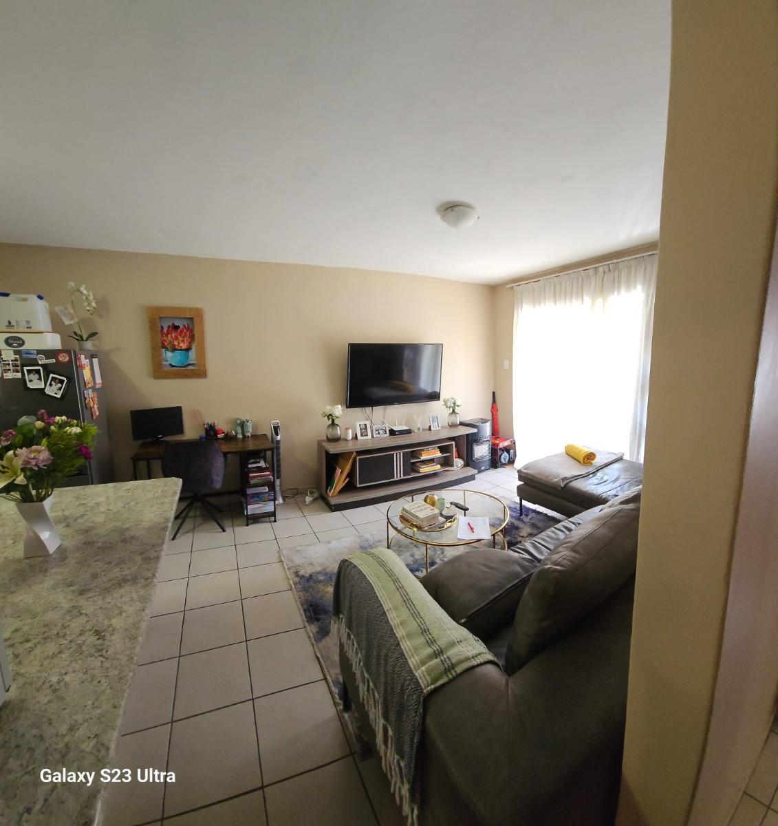 2 bed 1 Full bath - Apartment For Sale R600 000