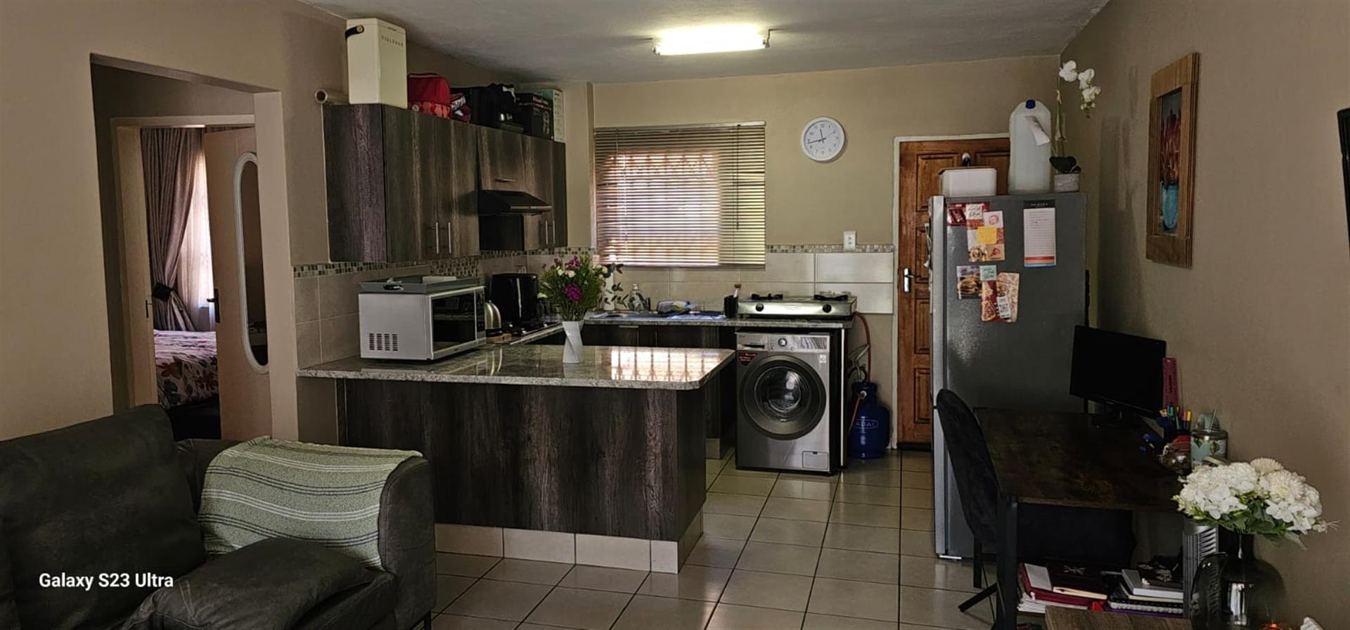 2 bed 1 Full bath - Apartment For Sale R600 000