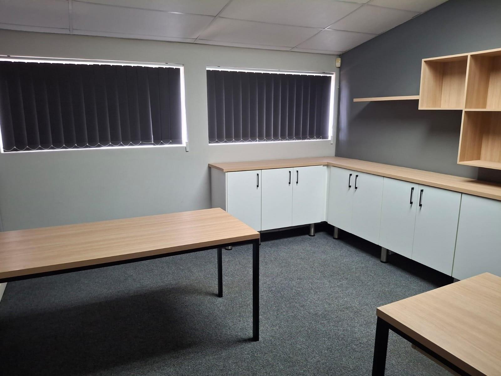 Warehouse for rent in Newton Park, Port Elizabeth, 860 m²