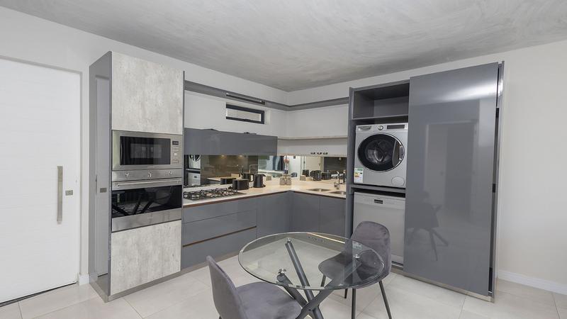 Apartment for rent in Houghton Estate, Johannesburg, 1 West Wing (1st floor), Paramount, 1 8th Street, Houghton Estate, Johannesburg, Gauteng, 60 m²