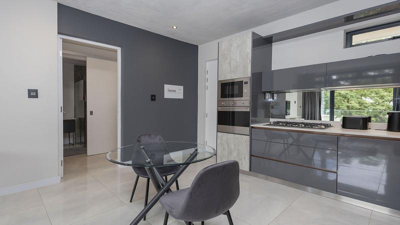Apartment for rent in Houghton Estate, Johannesburg, 1 West Wing (1st floor), Paramount, 1 8th Street, Houghton Estate, Johannesburg, Gauteng, 60 m²