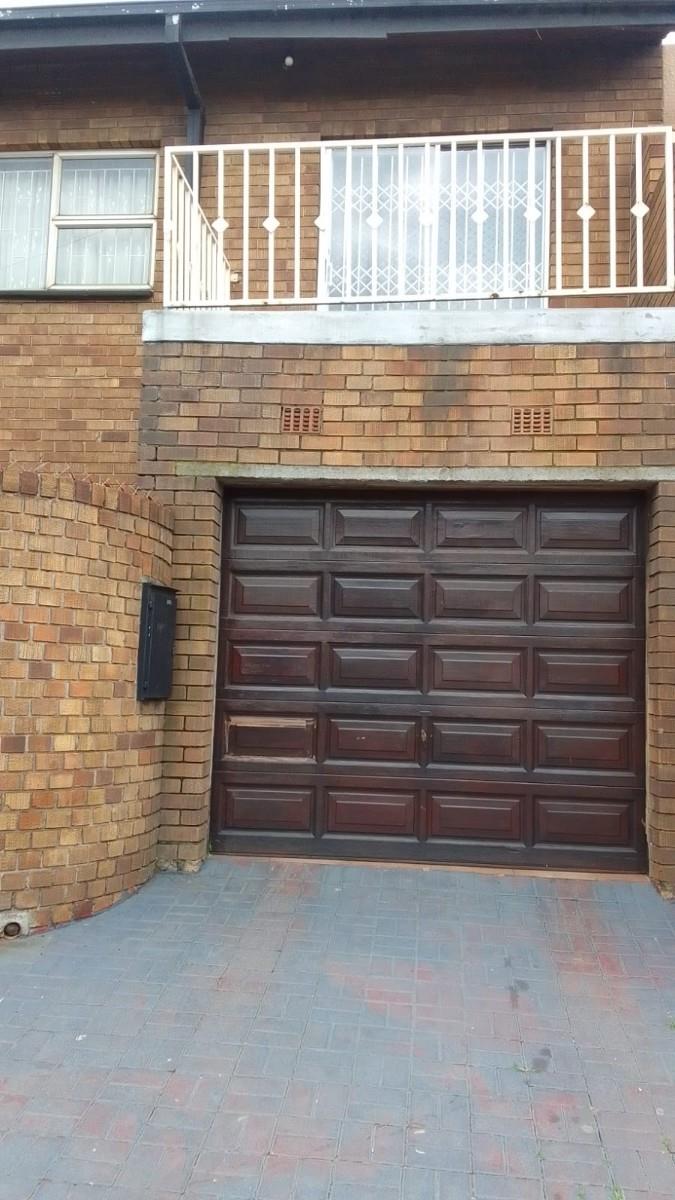 6 Bed Family Home for sale in Actonville