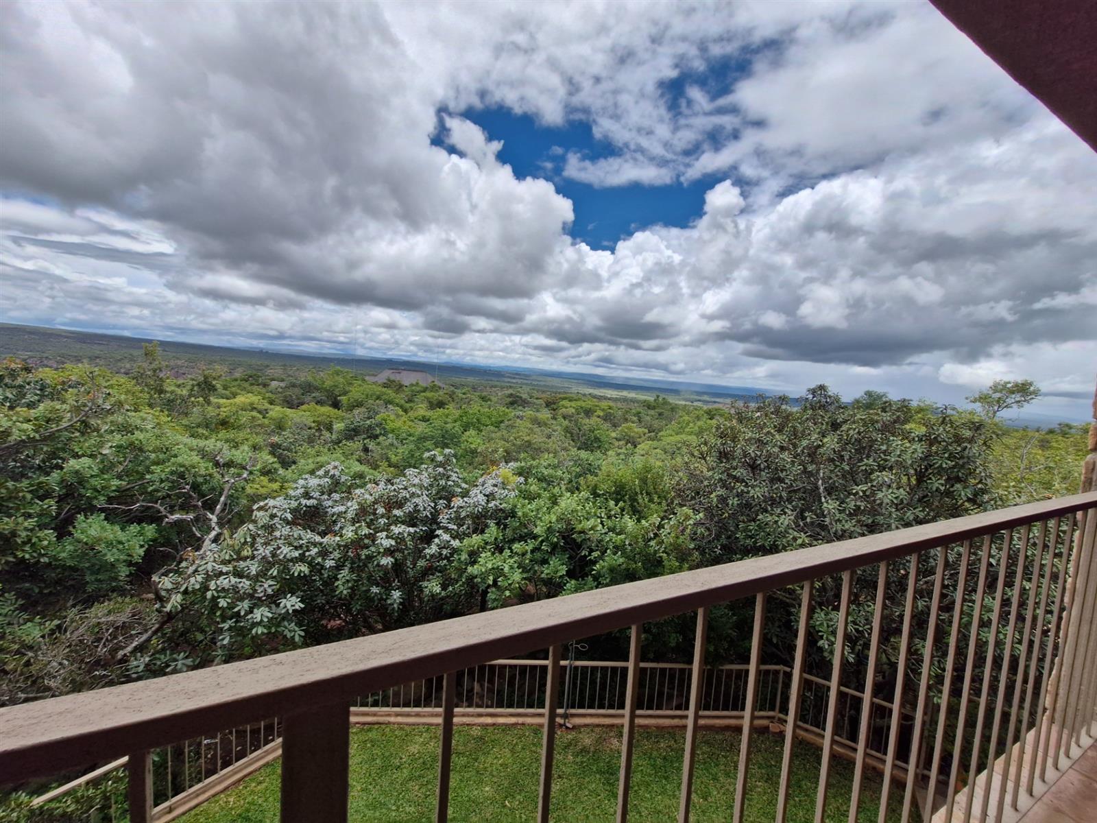 PRISTINE WHEELCHAIR-FRIENDLY BUSHVELD HOME FOR SALE