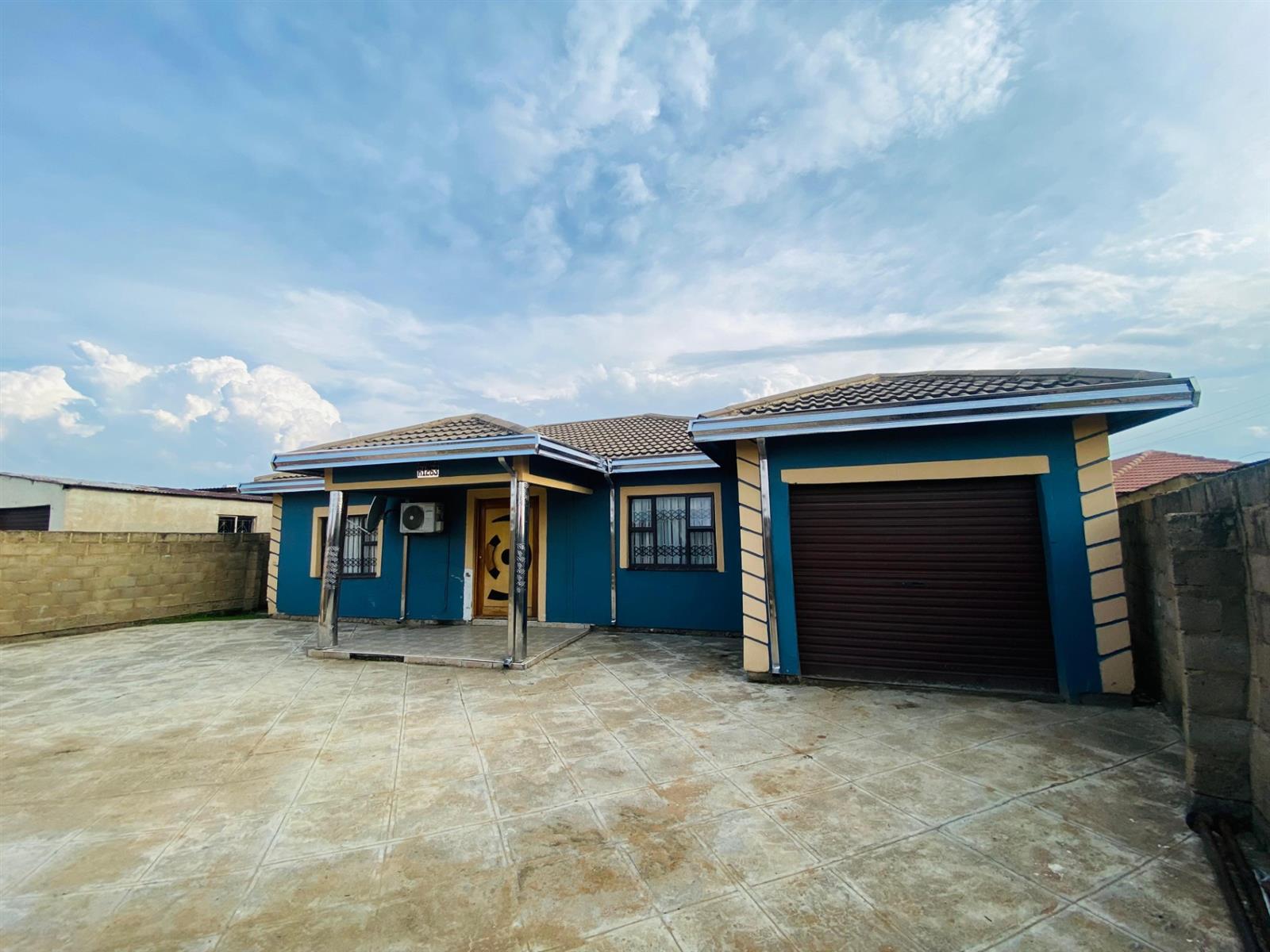 House for sale Madadeni section 7