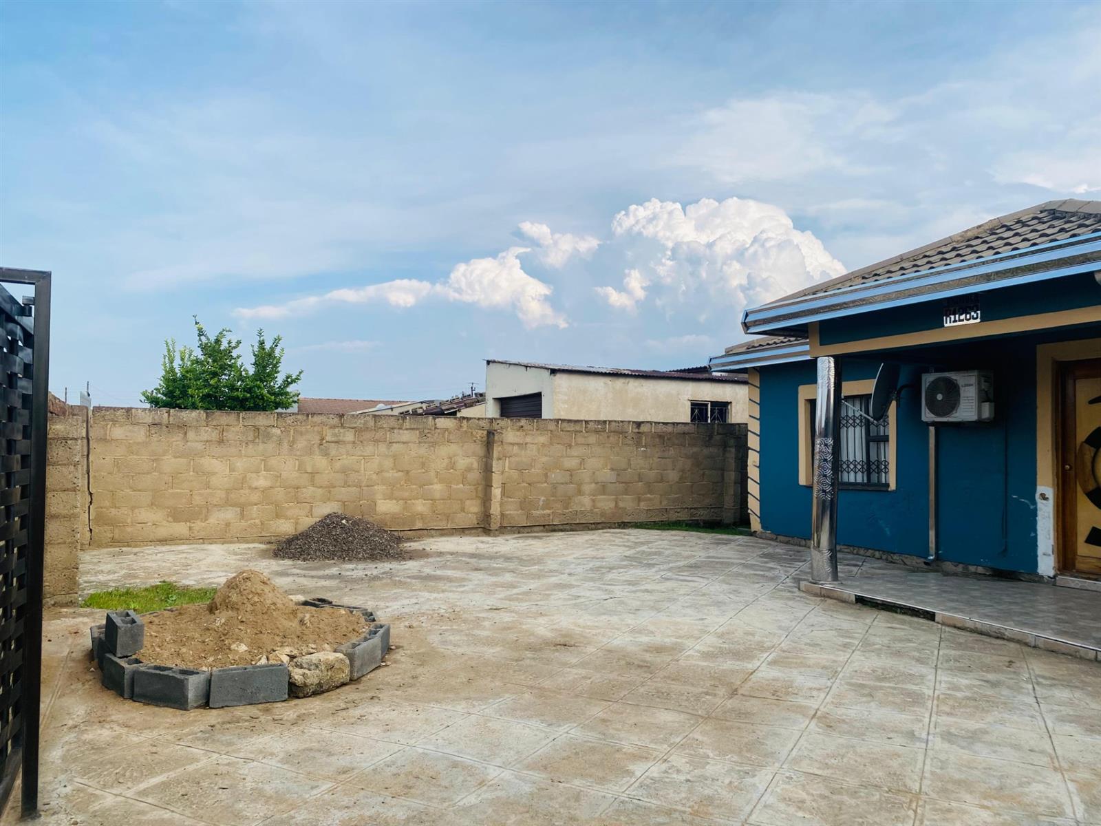House for sale Madadeni section 7