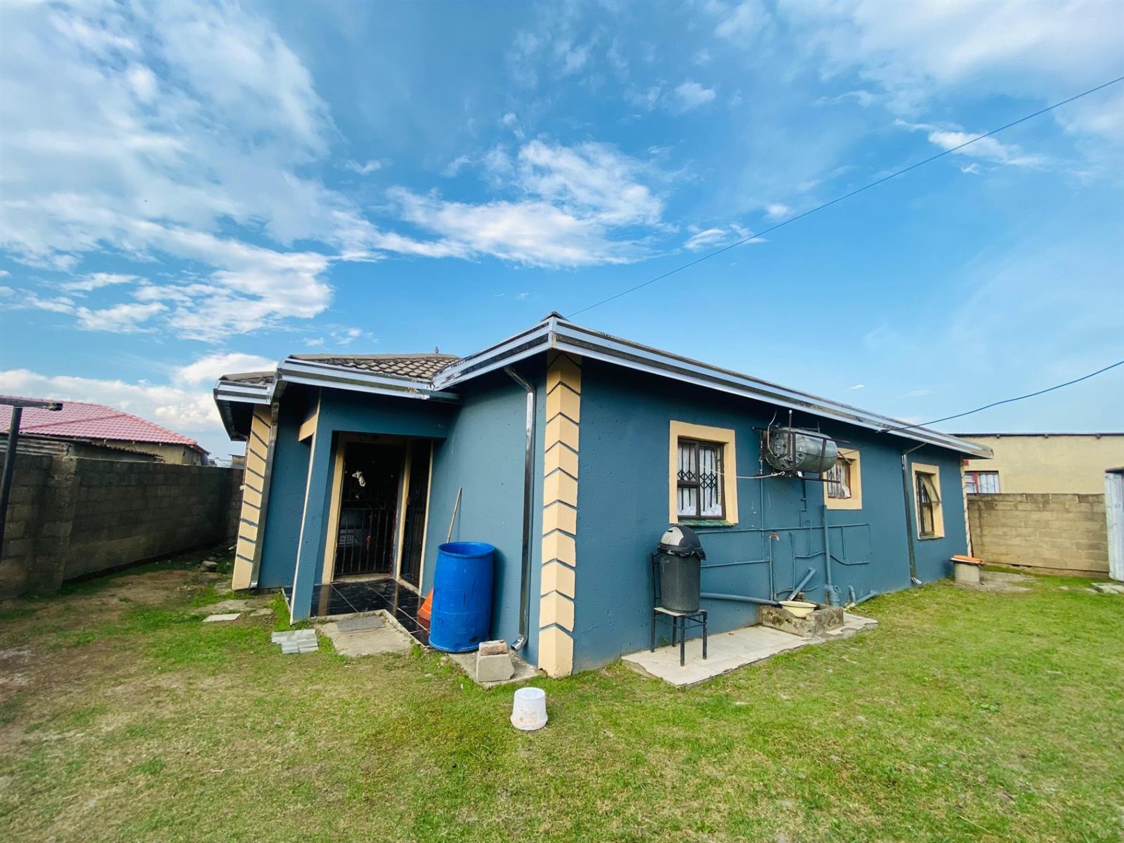 House for sale Madadeni section 7