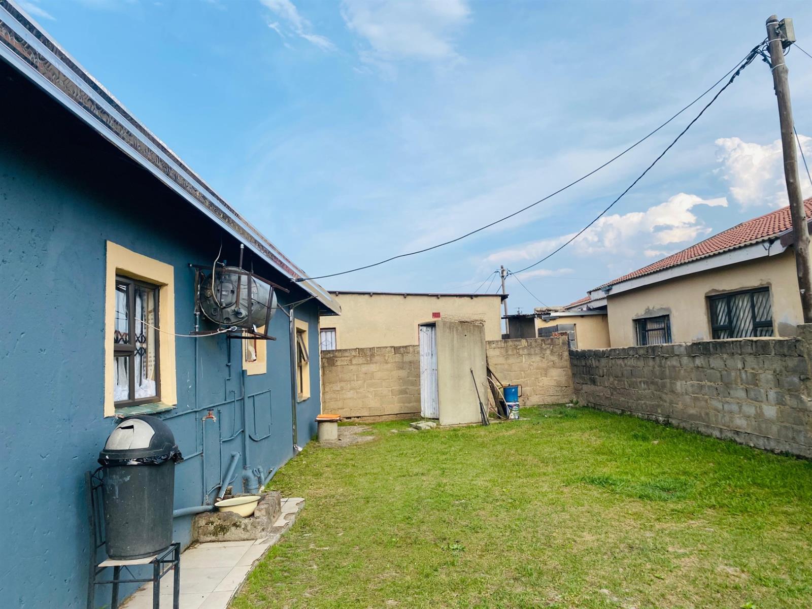 House for sale Madadeni section 7