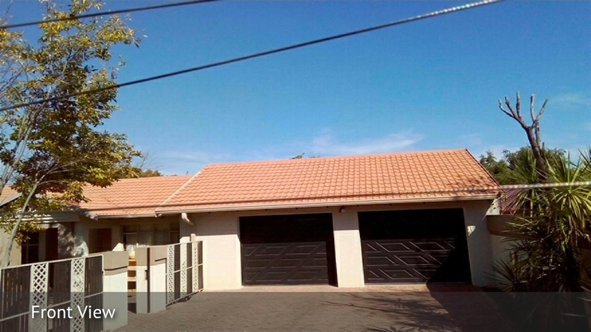 Spacious four Bedroom Family Home with Pool and Study in Secunda