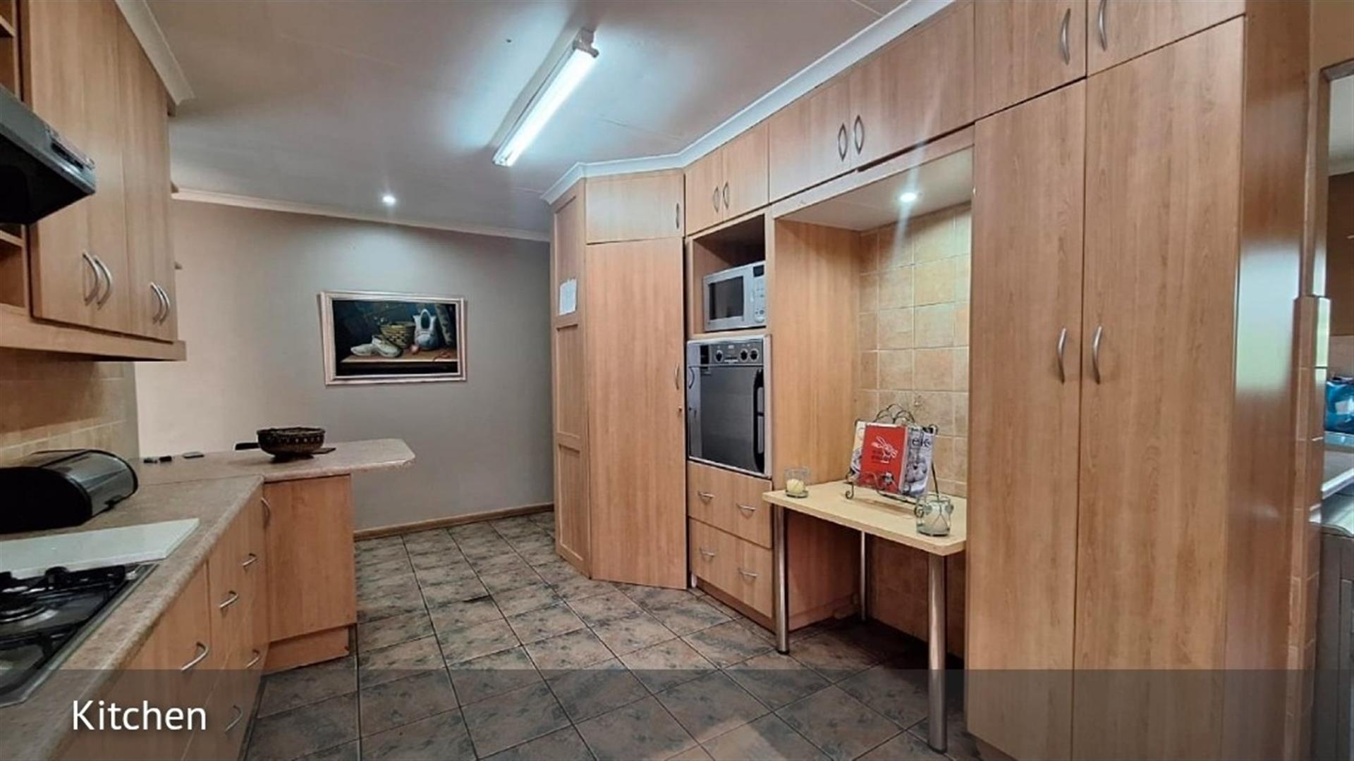Spacious four Bedroom Family Home with Pool and Study in Secunda