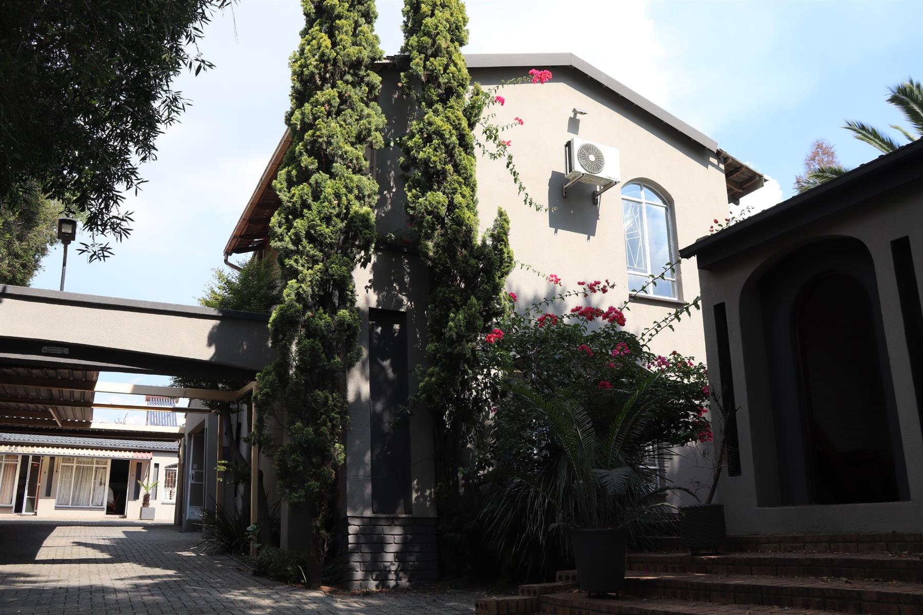 Exceptional 8-Bedroom Residence with Pool, Flatlet, 3 Kitchens in Secunda
