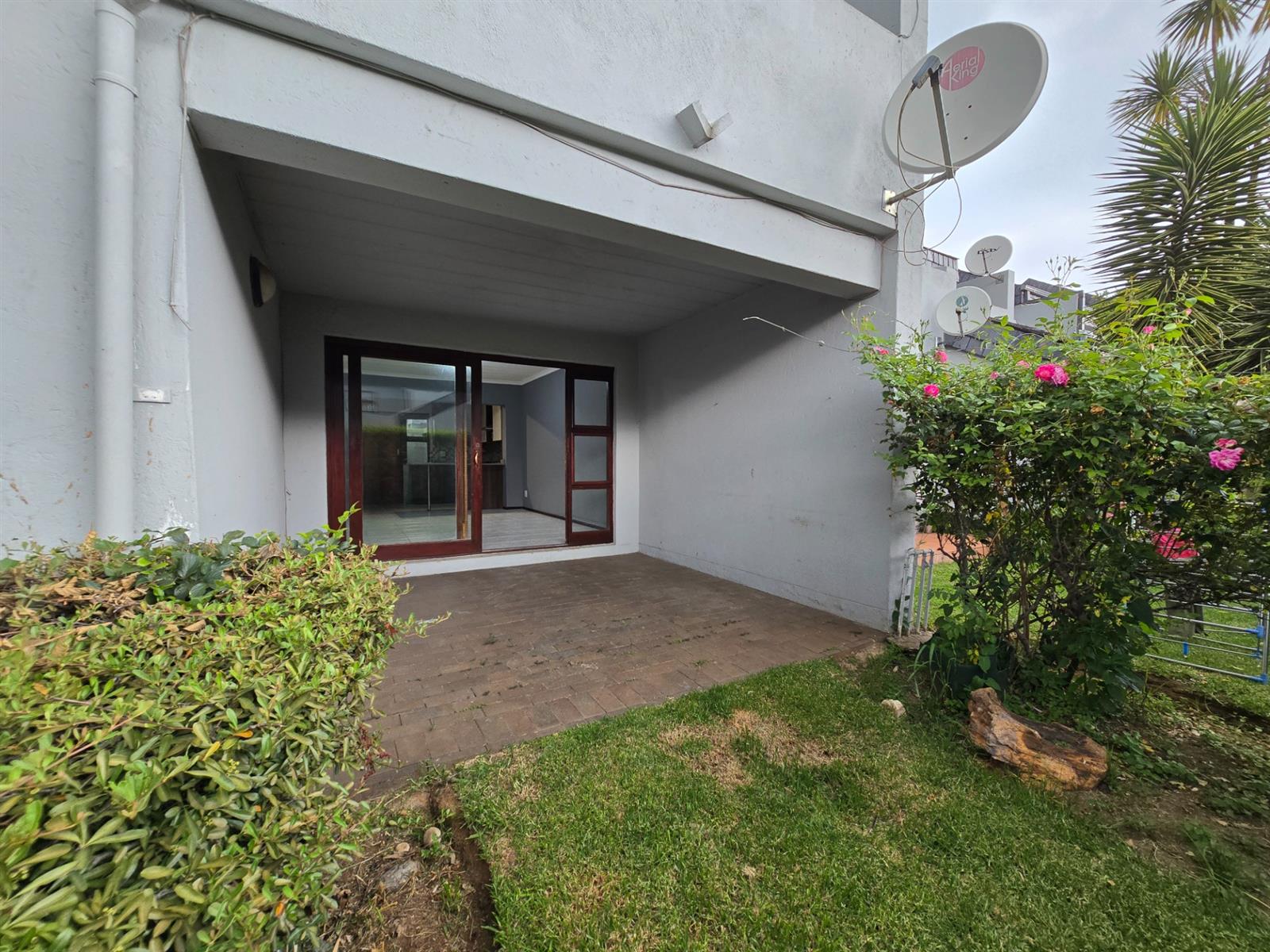 3 Bedroom Ground Floor Apartment To Rent in Lakefield, Benoni