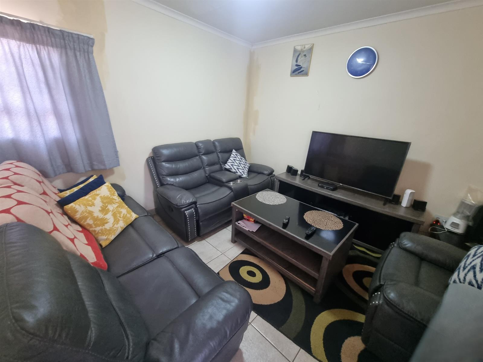 Dawn Park 3 bedroom house in secure enclosure