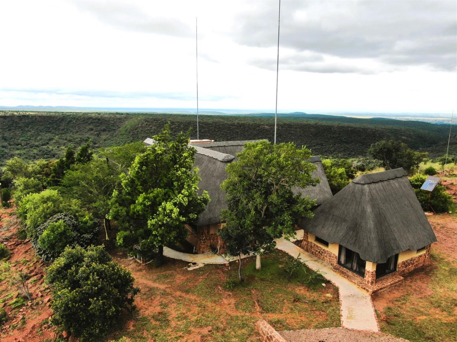 Rock-Built 3-Bedroom House with En-Suite Cottage - 1000 ha Private Nature Reserve, Bela Bela