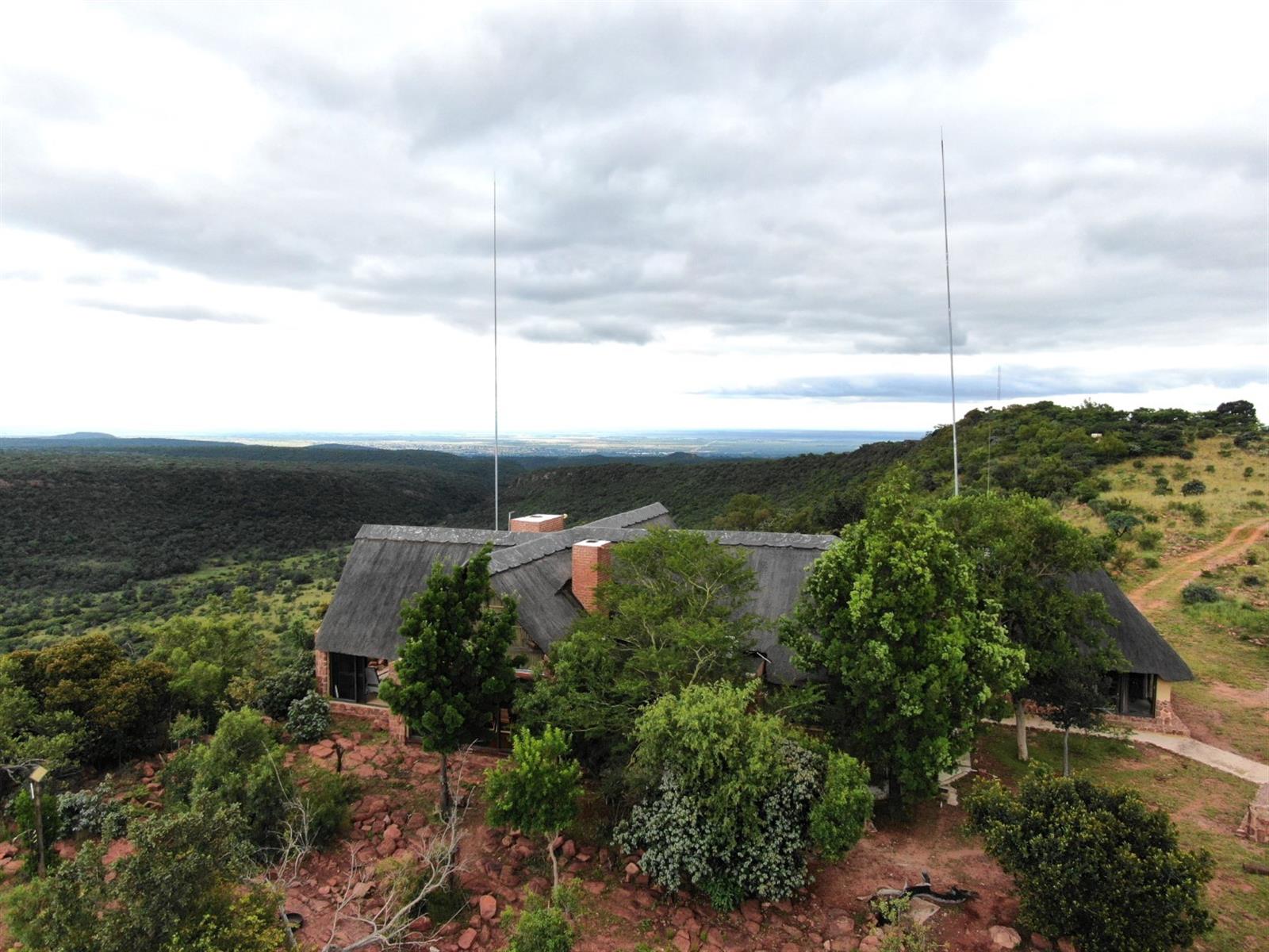 Rock-Built 3-Bedroom House with En-Suite Cottage - 1000 ha Private Nature Reserve, Bela Bela