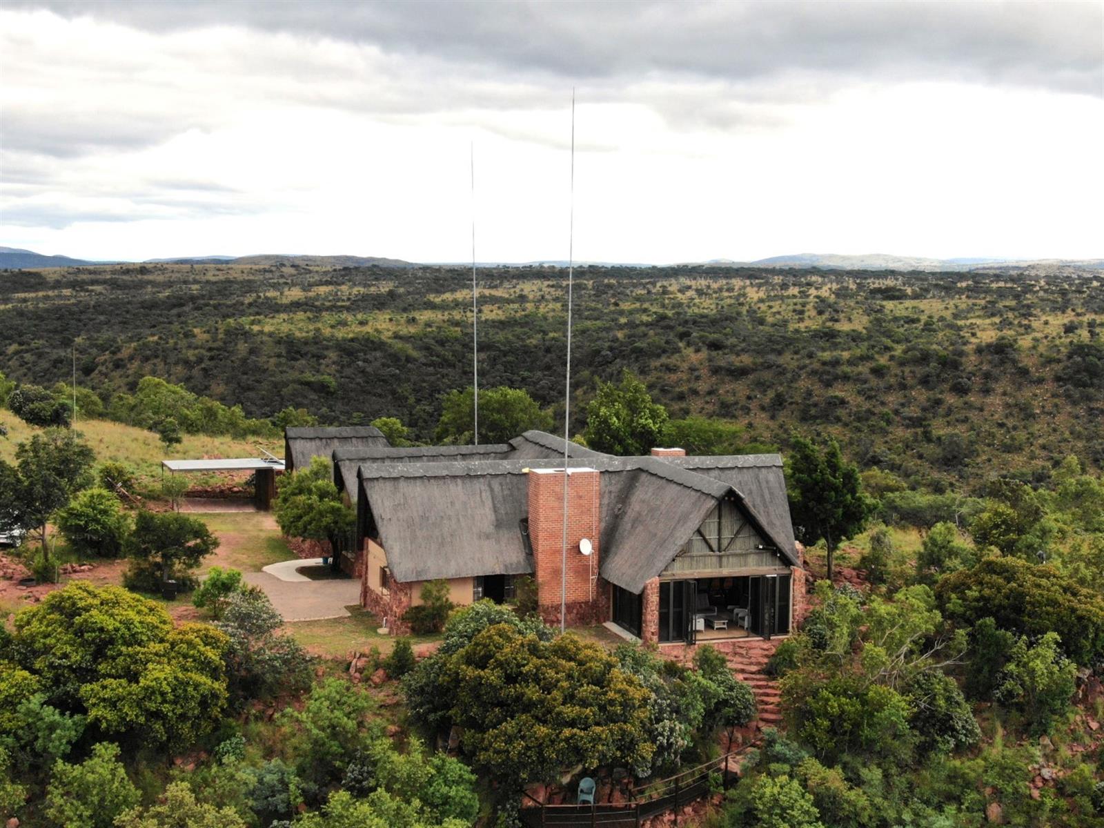 Rock-Built 3-Bedroom House with En-Suite Cottage - 1000 ha Private Nature Reserve, Bela Bela