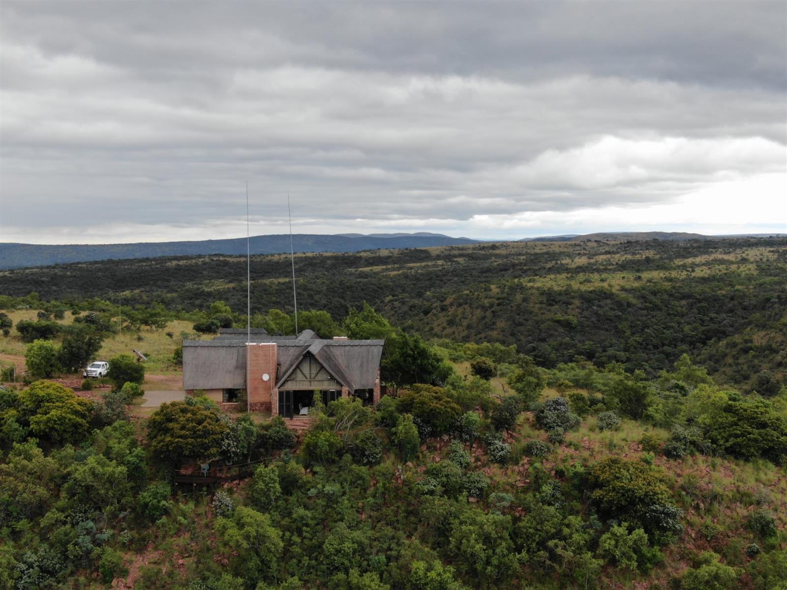 Rock-Built 3-Bedroom House with En-Suite Cottage - 1000 ha Private Nature Reserve, Bela Bela