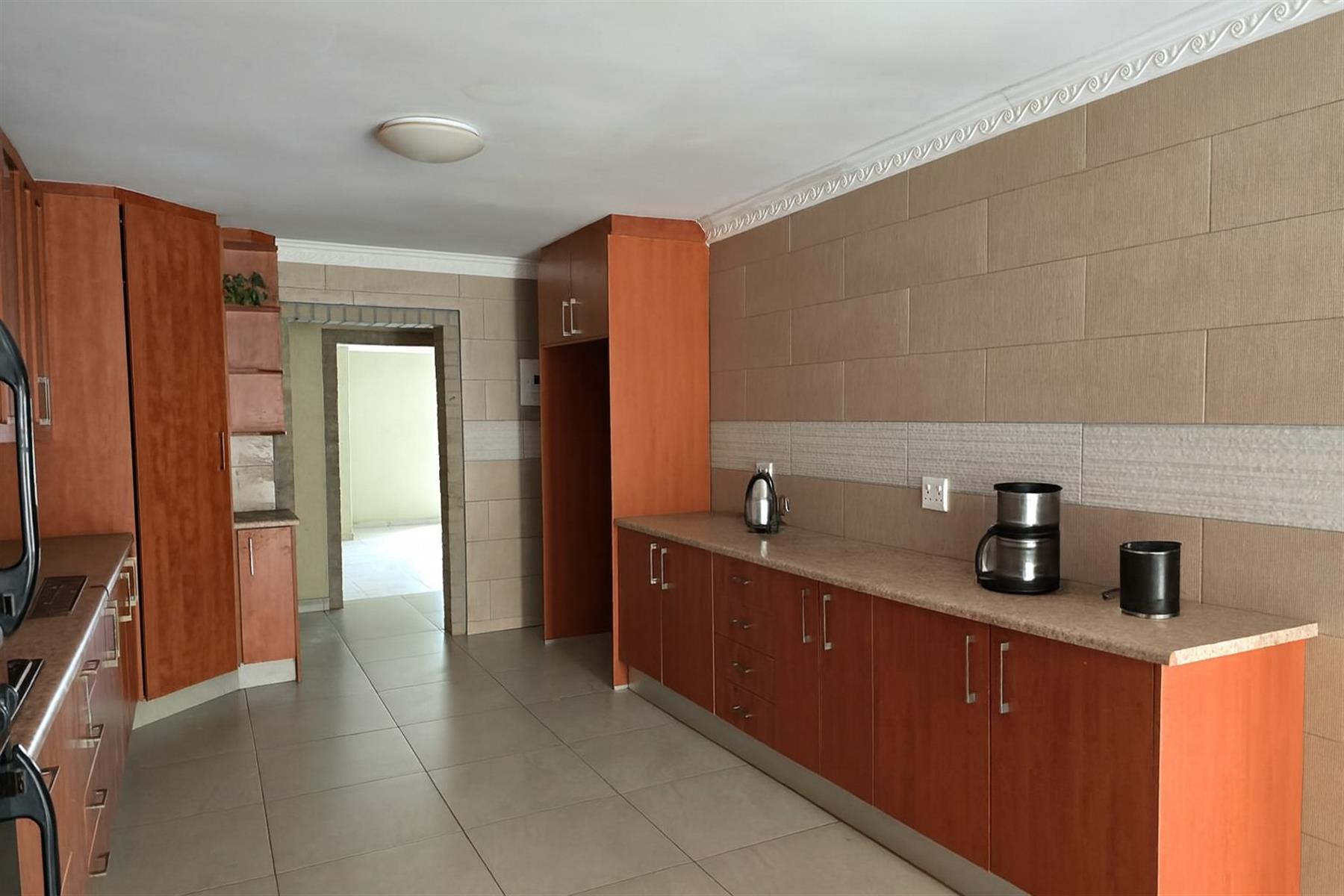 INTERESTED INVESTORS MIXED RESIDENTIAL ON A MASSIVE STAND HUGE HOUSE PLUS 7 UNIT A COMPLEX