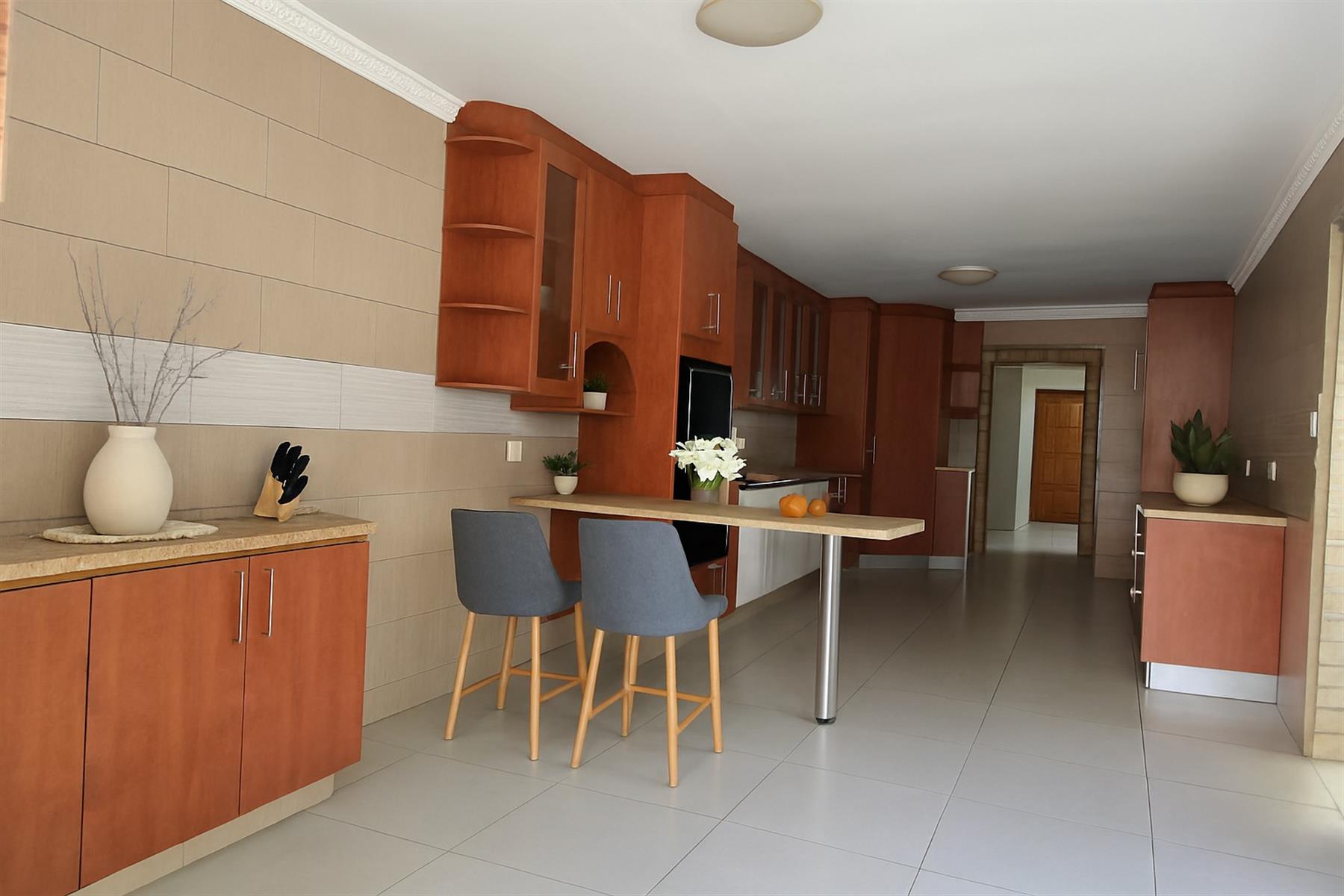 INTERESTED INVESTORS MIXED RESIDENTIAL ON A MASSIVE STAND HUGE HOUSE PLUS 7 UNIT A COMPLEX