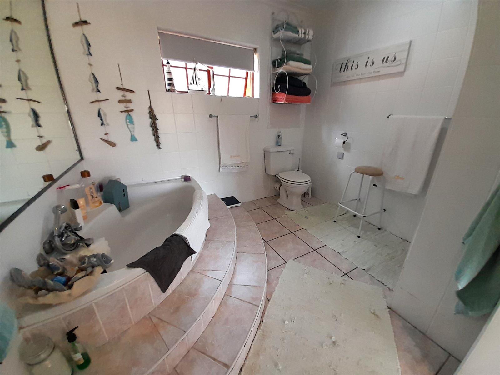 Income-Generating Retreat with Scenic Views