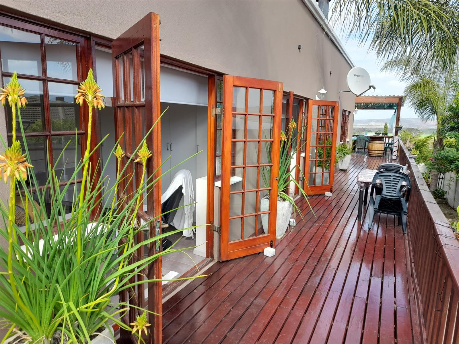 Income-Generating Retreat with Scenic Views