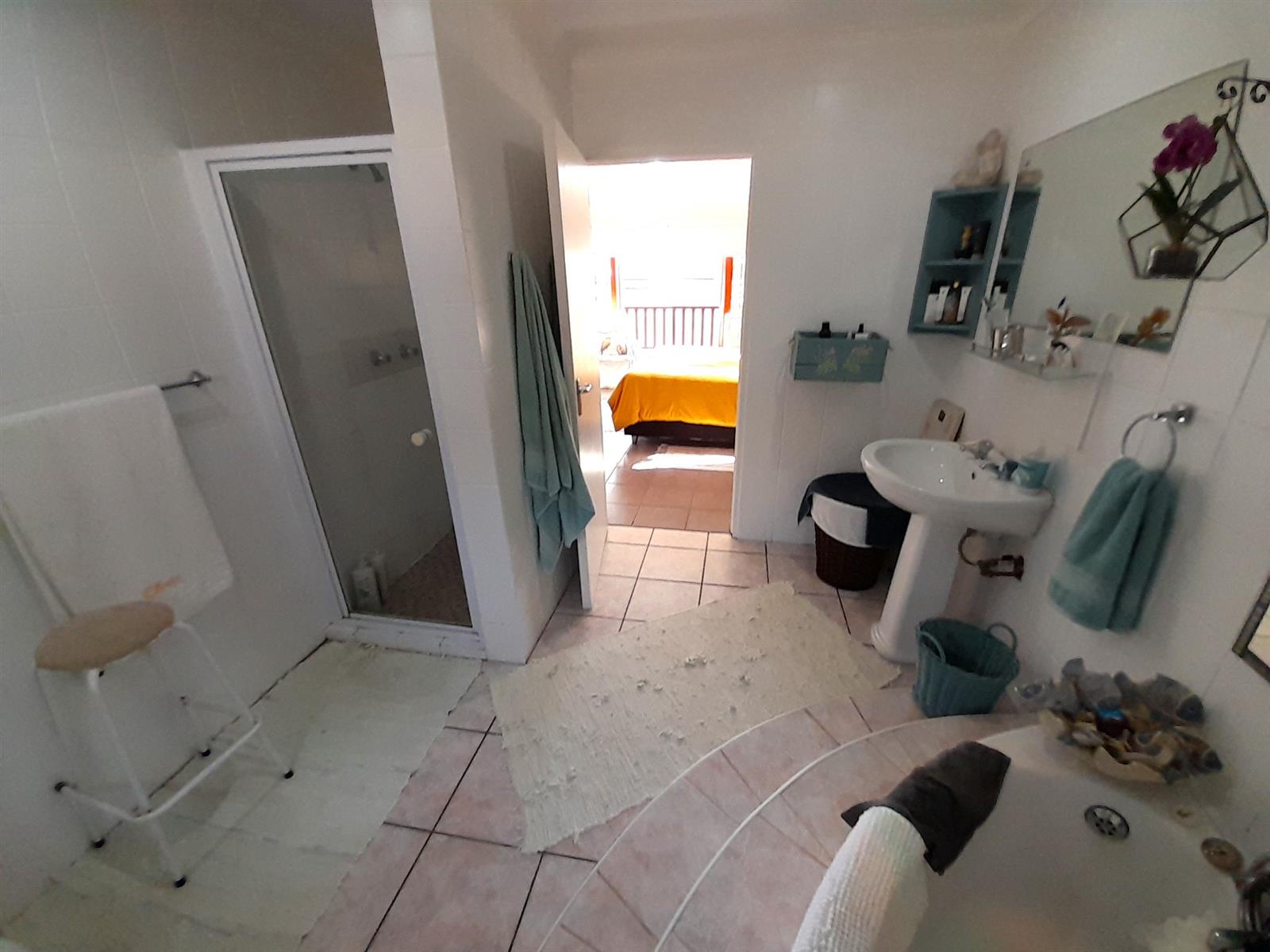 Income-Generating Retreat with Scenic Views