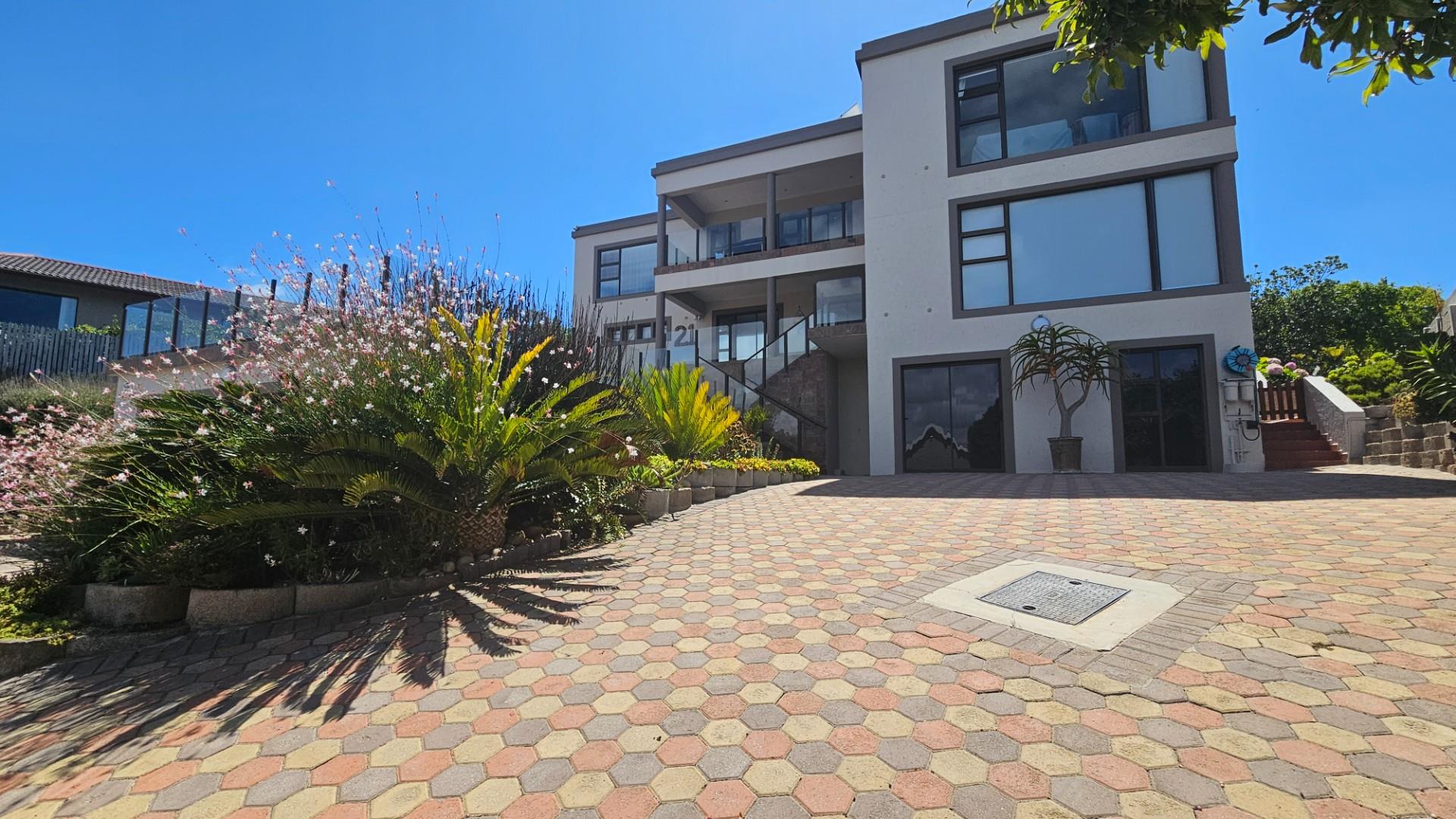 House For Sale in Dana Bay, Mossel Bay