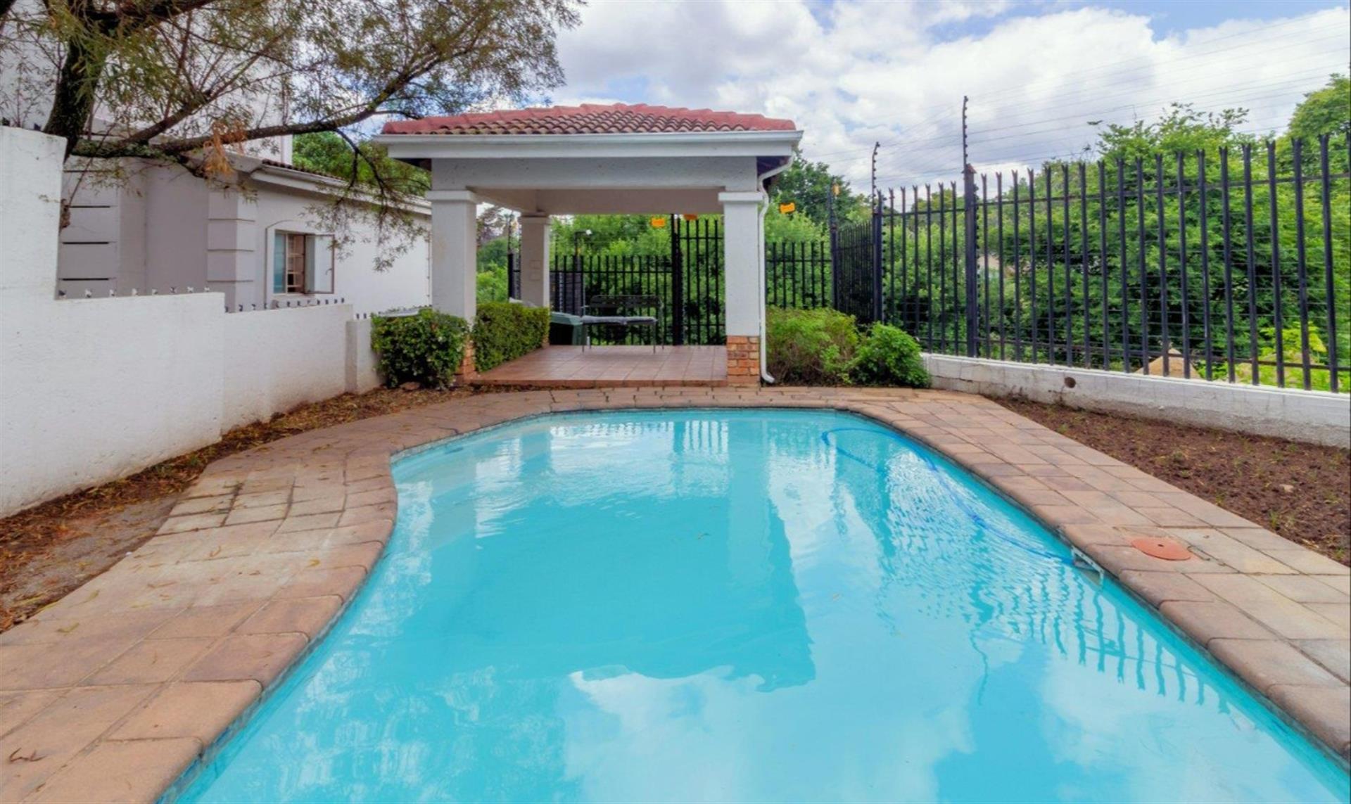 Complex For Sale in Sonneglans Ext, Randburg