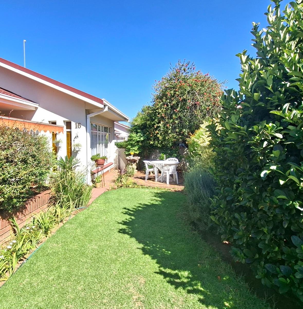 Beautifully Maintained Three-Bedroom Townhouse in a Peaceful Complex Near Schools