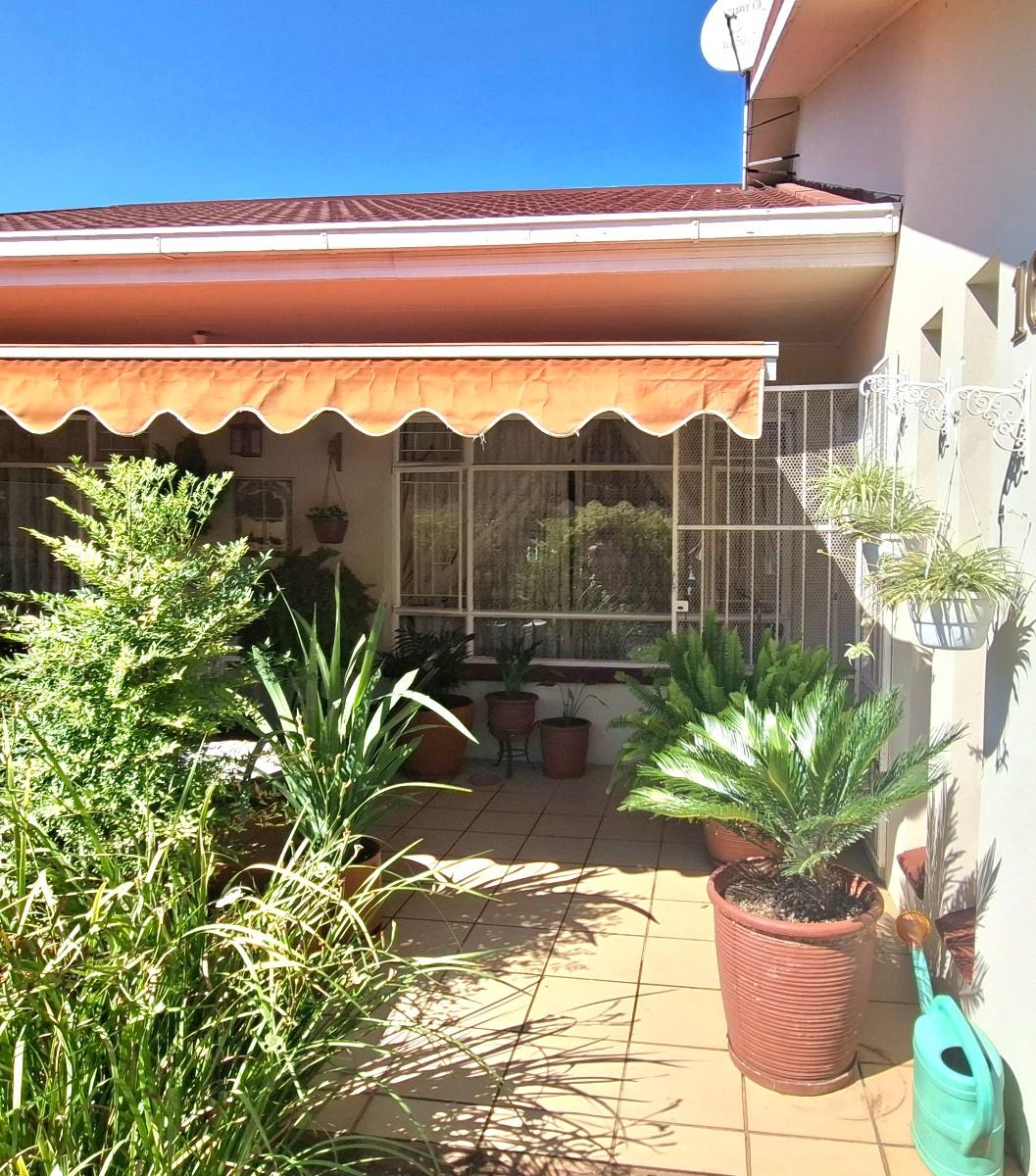 Beautifully Maintained Three-Bedroom Townhouse in a Peaceful Complex Near Schools