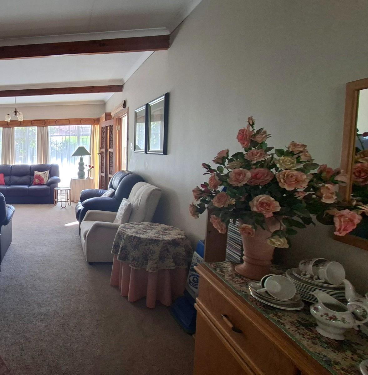Beautifully Maintained Three-Bedroom Townhouse in a Peaceful Complex Near Schools