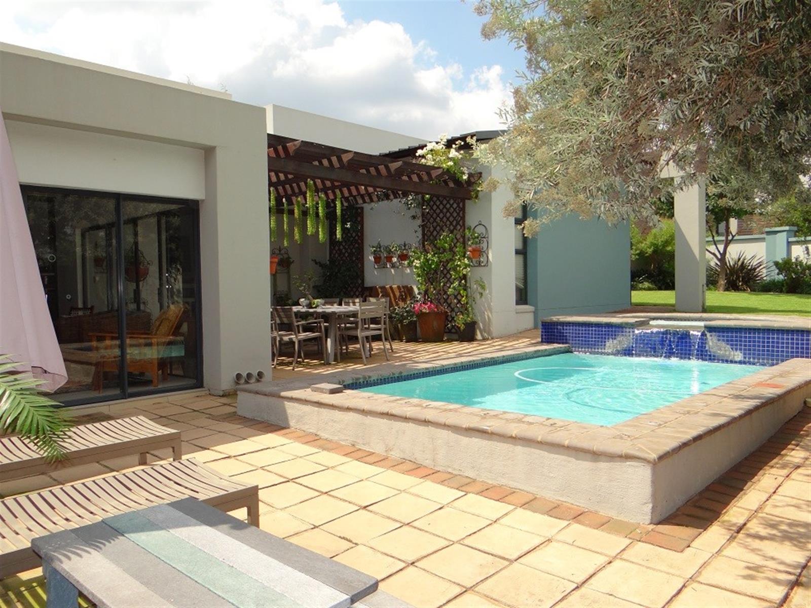 4 Bedroom House For Sale in Midstream Ridge Estate, Centurion