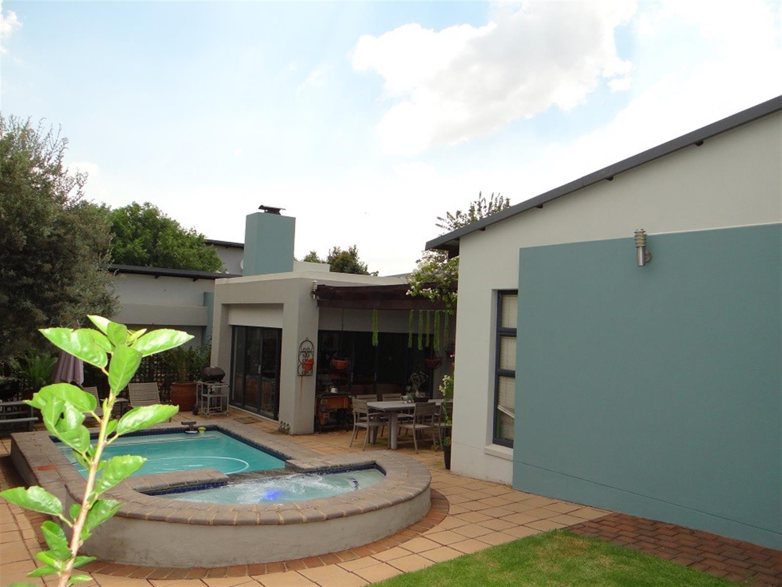 4 Bedroom House For Sale in Midstream Ridge Estate, Centurion