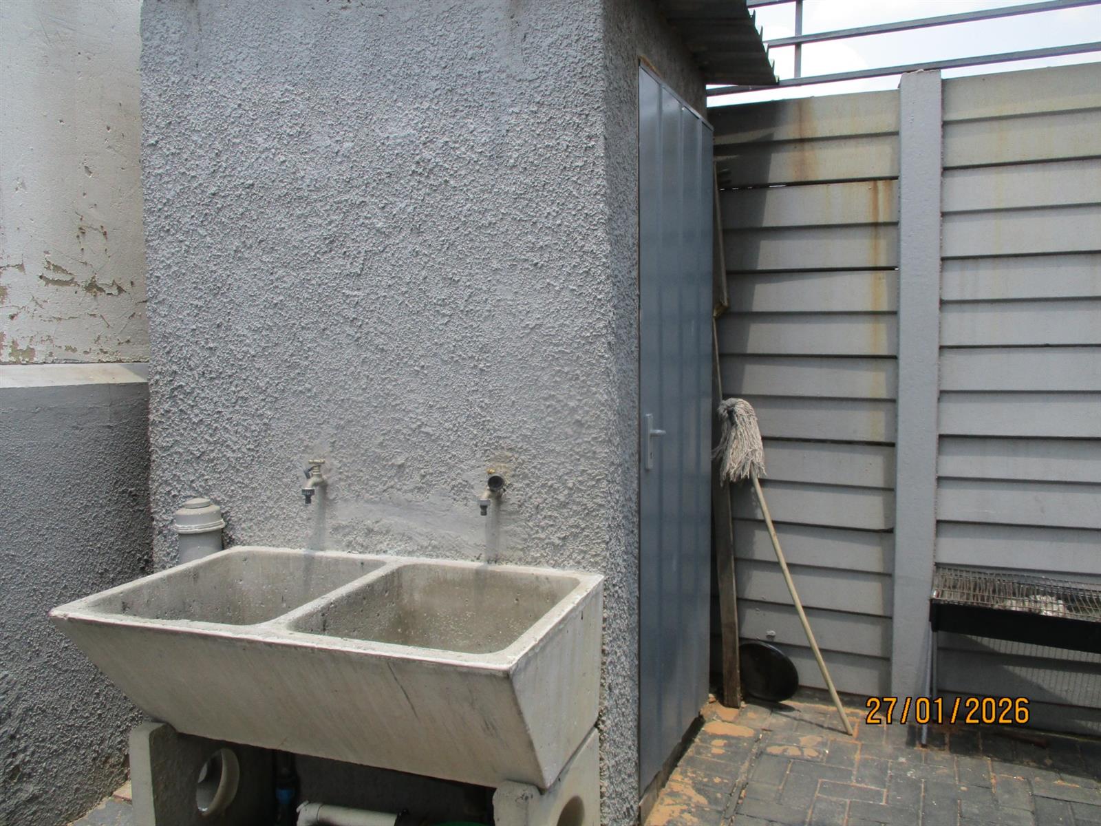 Apartment Block for sale in Ililiba, Tembisa, 150 m²
