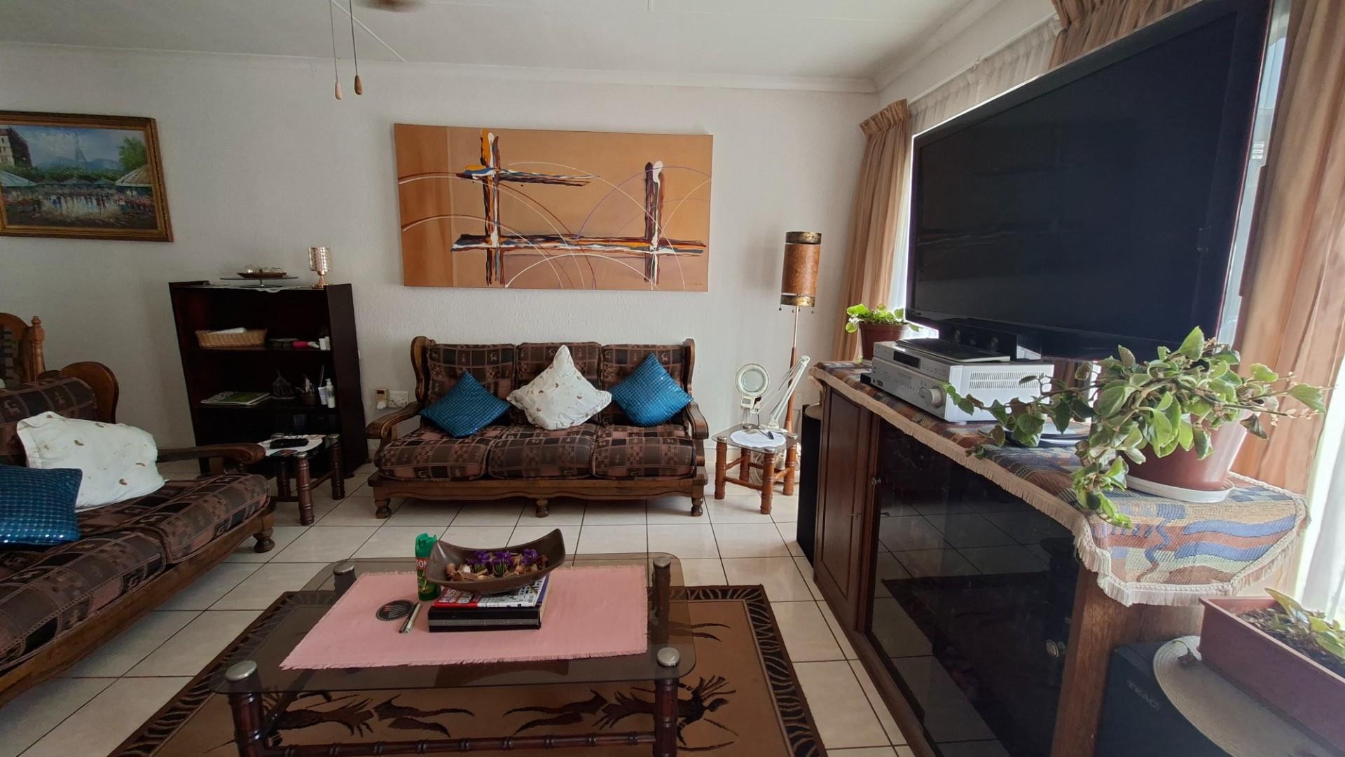 LOW-MAINTENANCE, 2 BEDROOM TOWNHOUSE, FULLY UPGRADED OFF-GRID PROPERTY!
