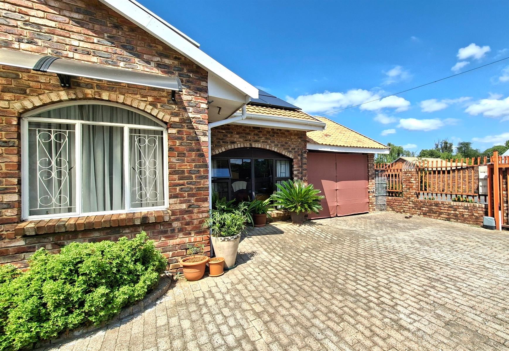 LOW-MAINTENANCE, 2 BEDROOM TOWNHOUSE, FULLY UPGRADED OFF-GRID PROPERTY!