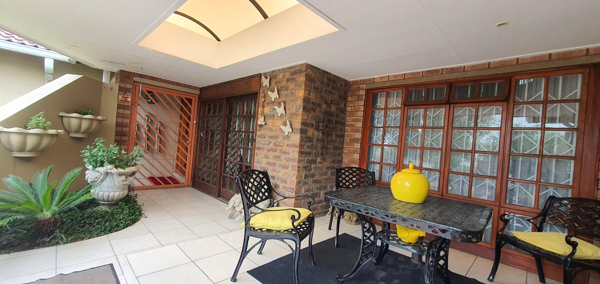 Elegant Family Home with Spacious Flat, Pool and Work-From-Home Offices