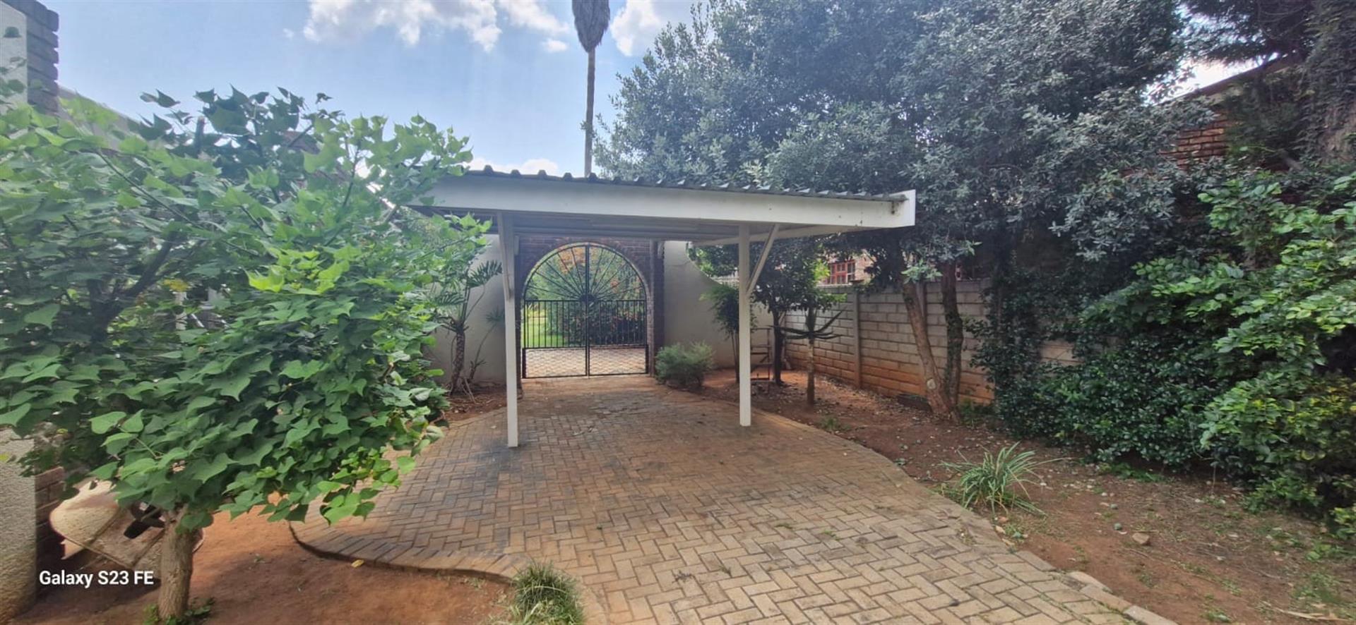 House For Sale in Wilkoppies, Klerksdorp, North West