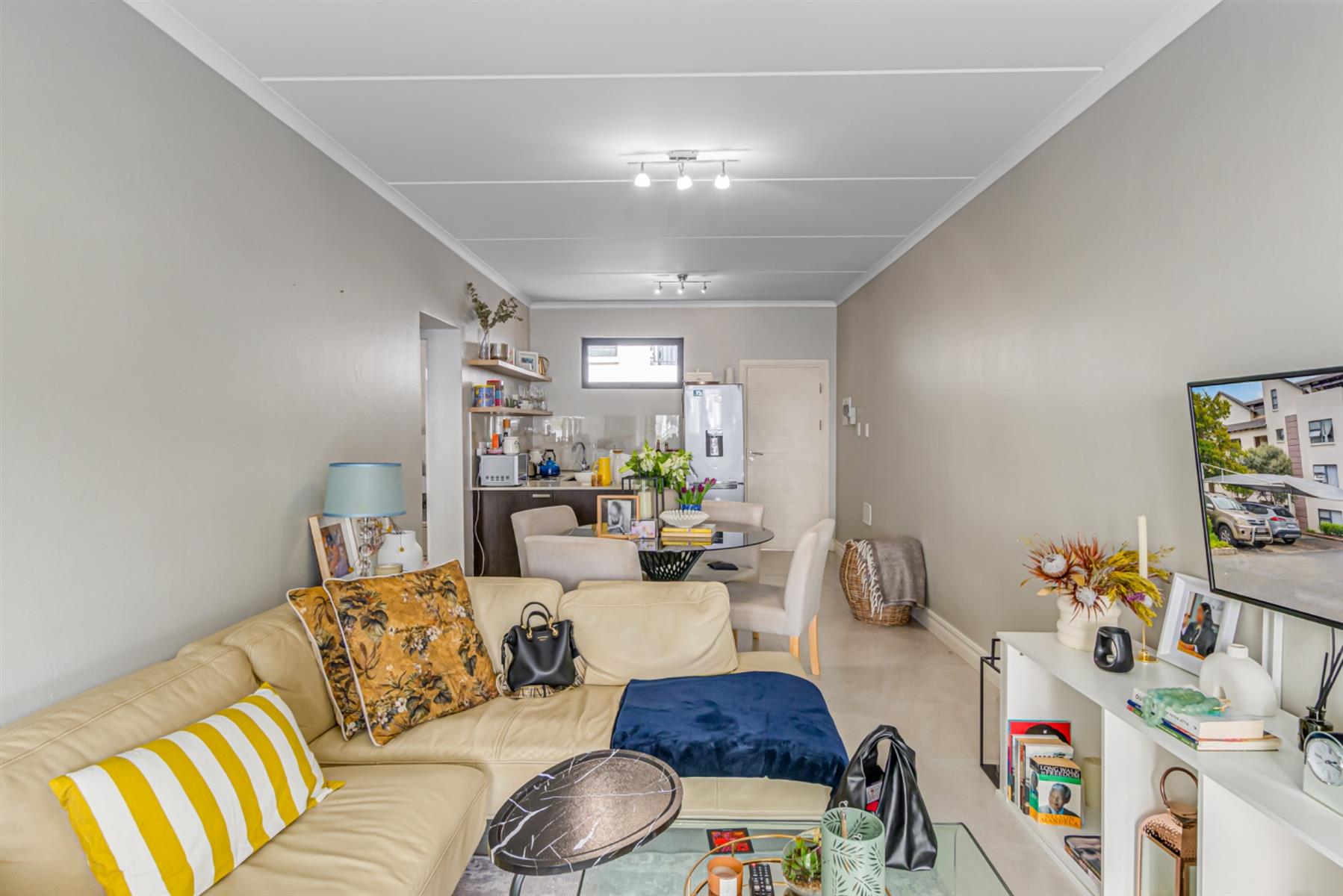 Newly renovated 1 Bedroom Ground Floor Unit for sale in Dainfern