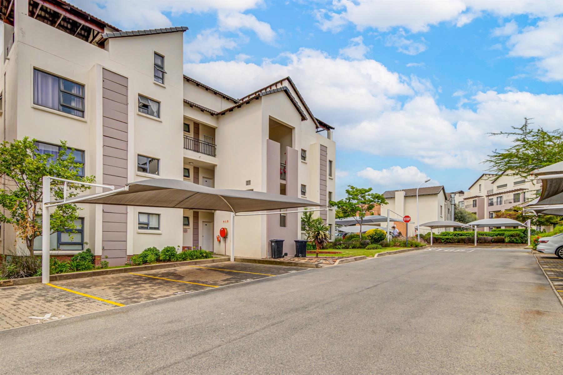 Newly renovated 1 Bedroom Ground Floor Unit for sale in Dainfern