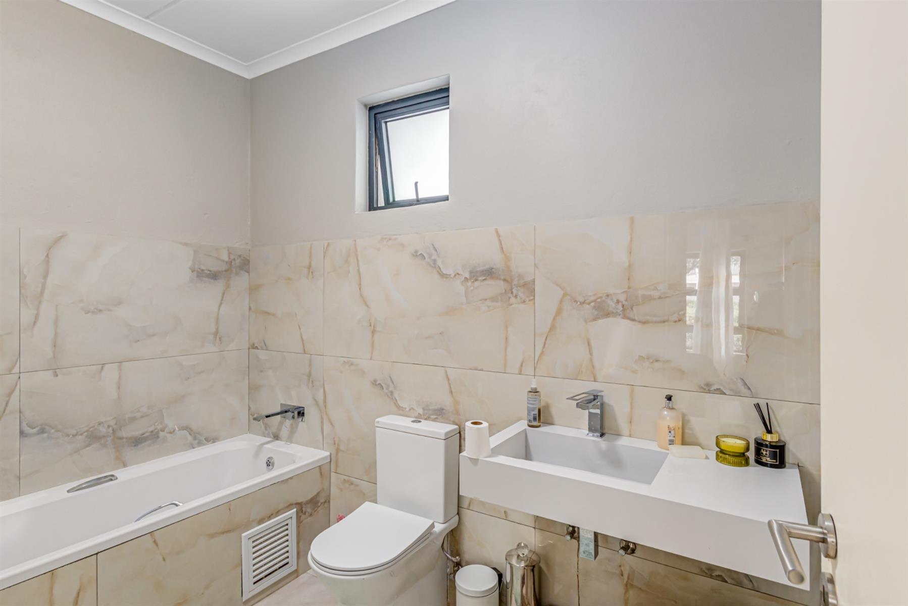 Newly renovated 1 Bedroom Ground Floor Unit for sale in Dainfern