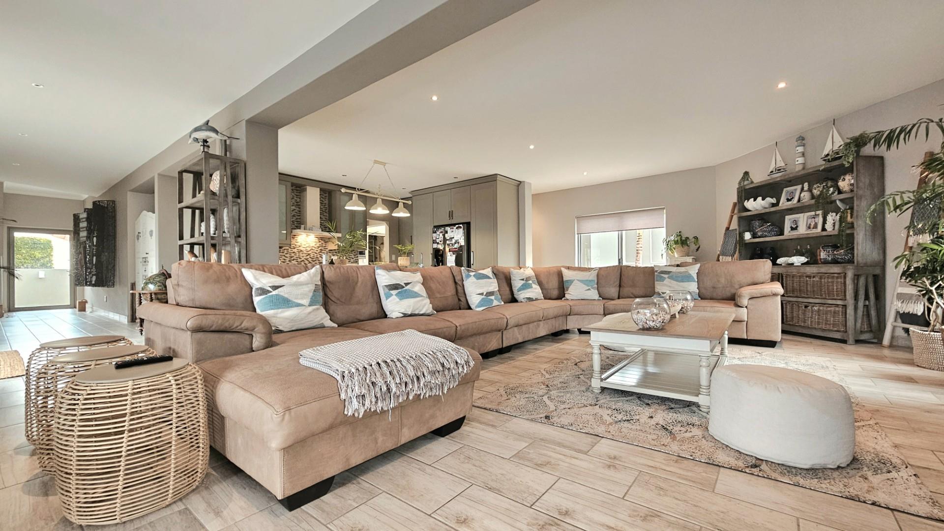House For Sale in Outeniqua Strand, Groot Brakrivier