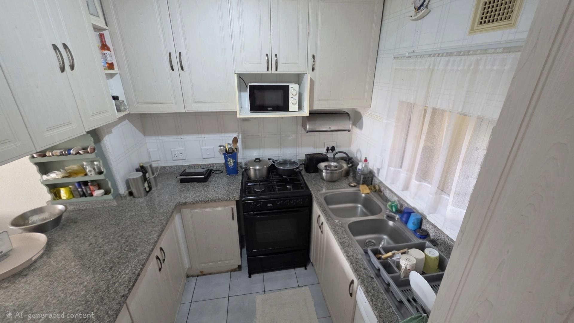 Beachfront 2 bedroom, 2 bathroom groundfloor apartment in Lawrence Rocks