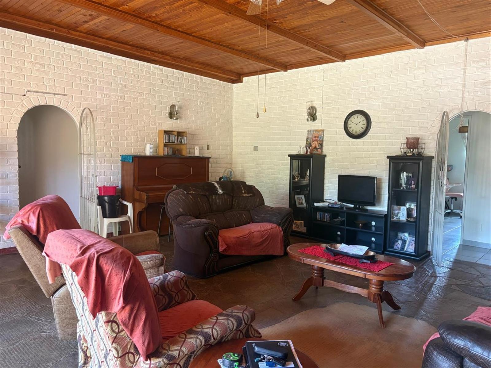 Elegant 4-Bedroom Home for Sale in Utrecht - Perfect for Retirement, Family Living and investment