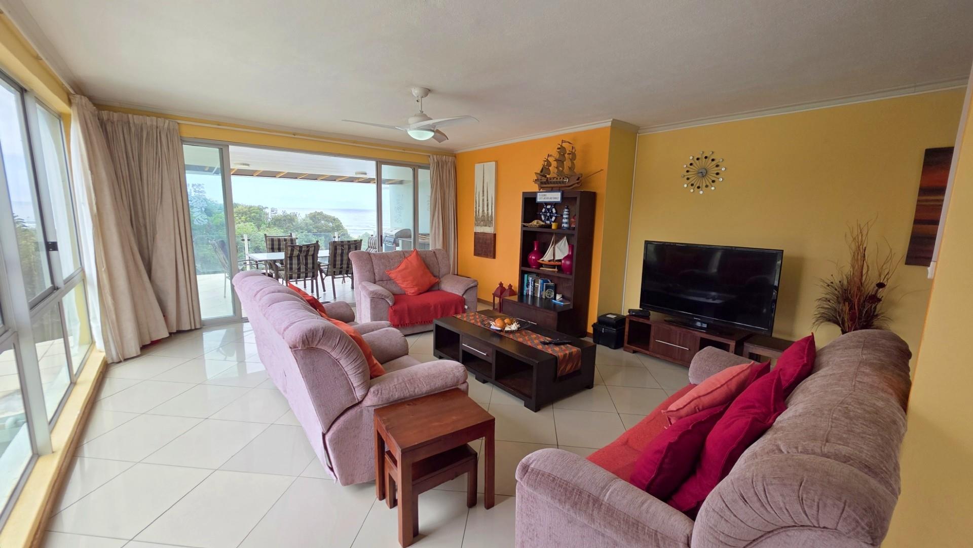 Spacious 3 bedroom beachfront Apartment on Margate Beachfront