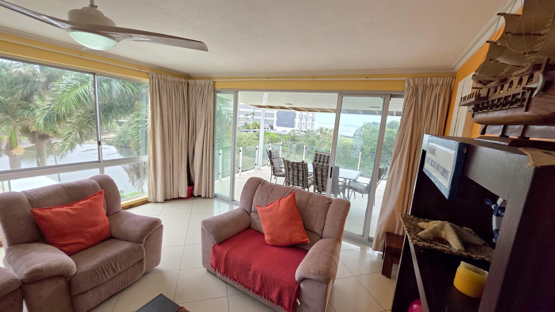 Spacious 3 bedroom beachfront Apartment on Margate Beachfront