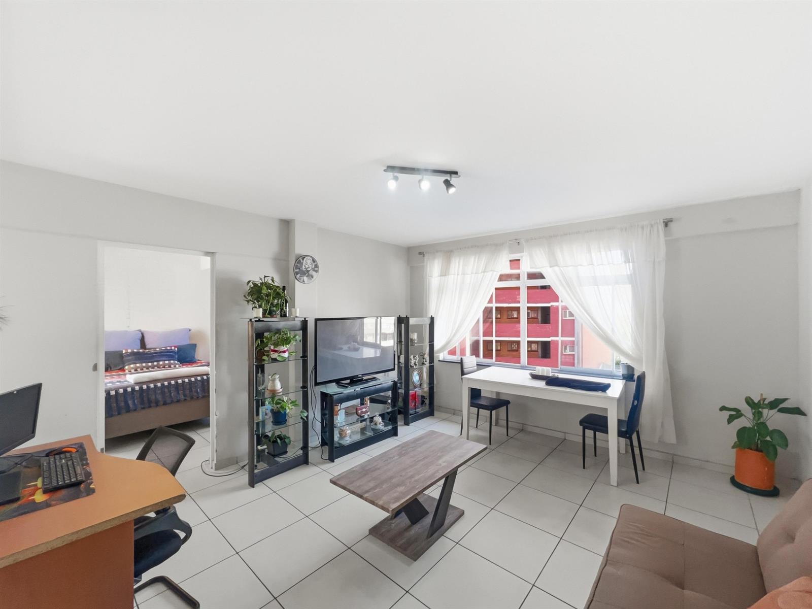 Neat as a Pin! 3 Bedroom Apartment For Sale in South Beach, Durban, KwaZulu-Natal