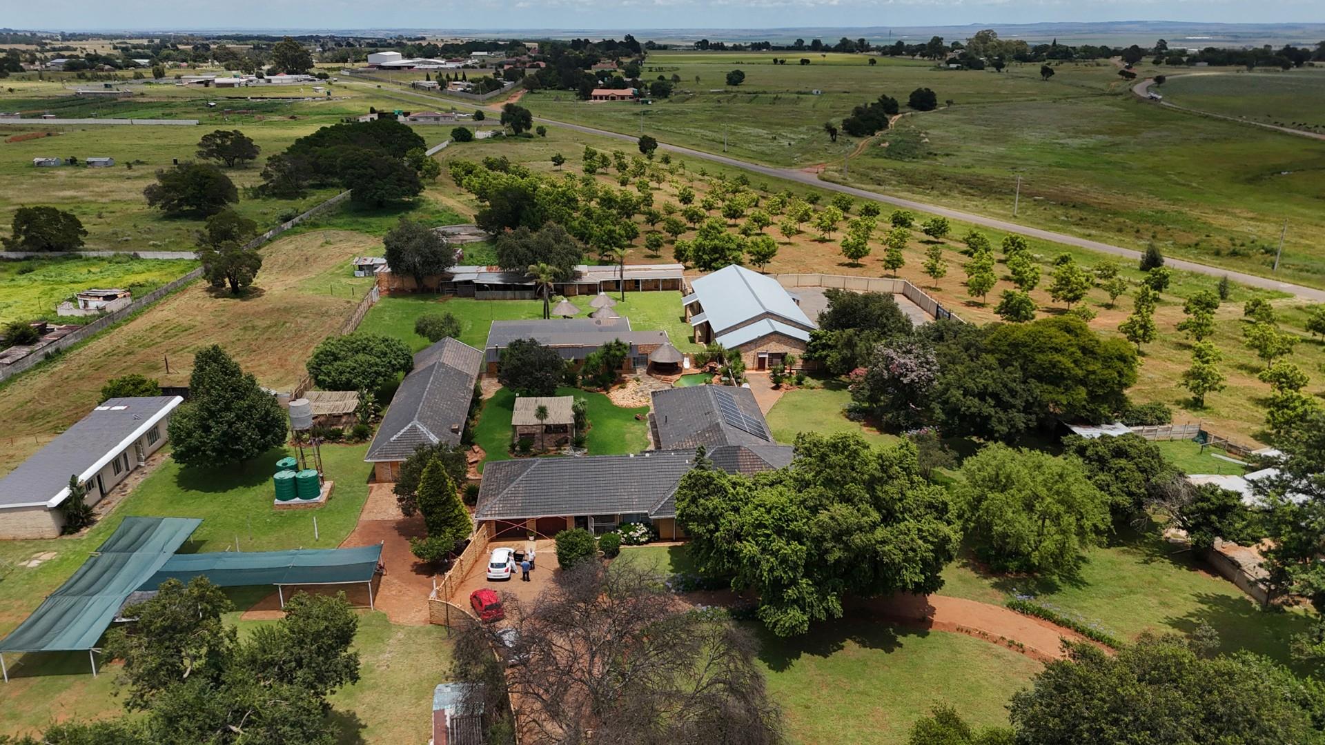 Income-Generating Small Holding for Sale in Wheatlands AH, Randfontein | Guesthouse, Conference Venu