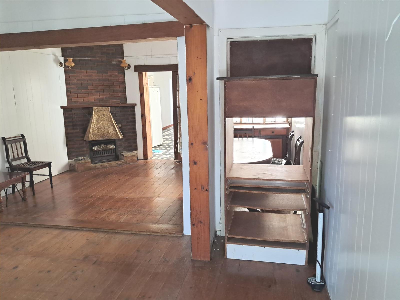 Quaint, Fixer Upper, AirBnB Friendly Cottage For Sale in Zonnebloem